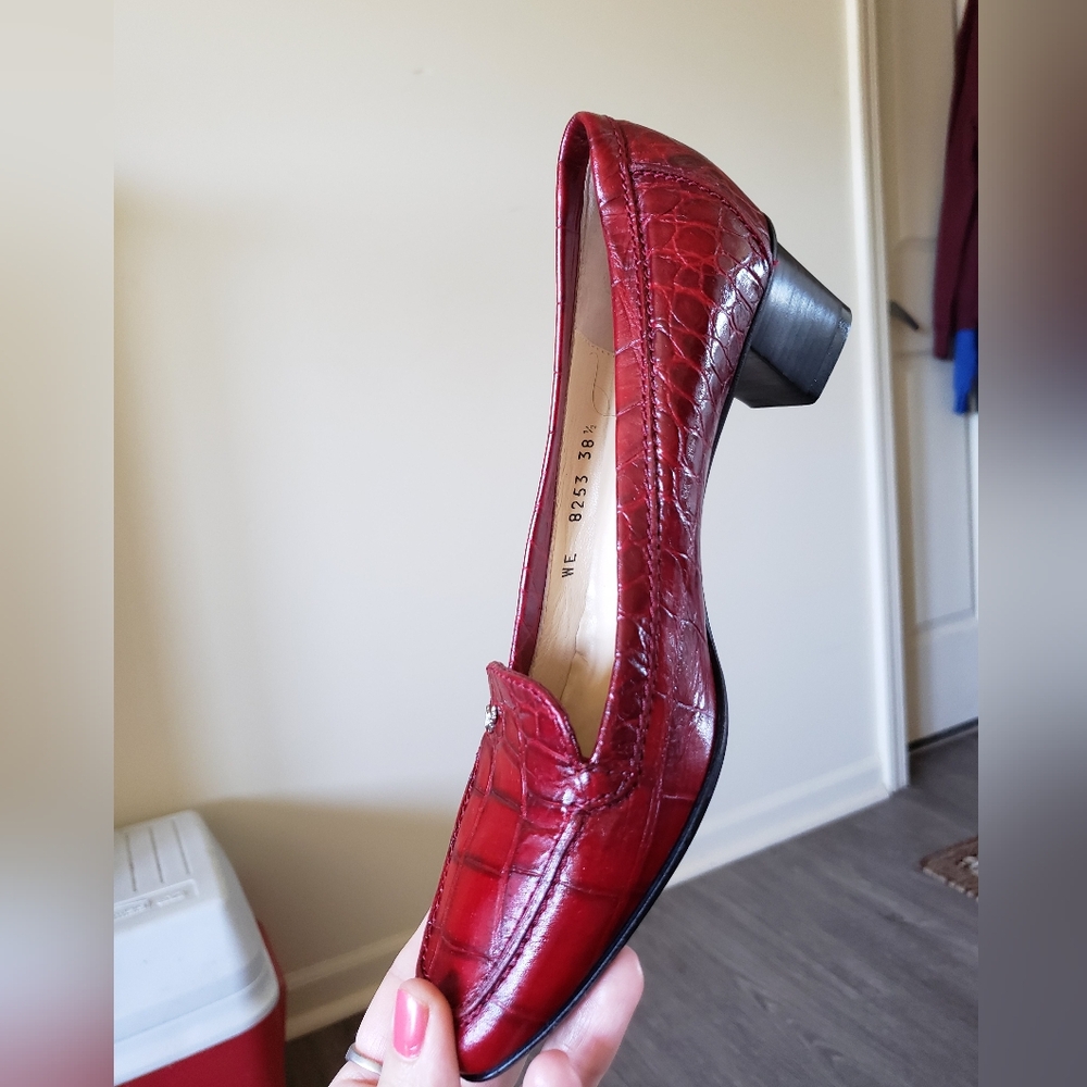 NWOT Brunomagli ruby red crocodile pumps - Picture 13 of 15
